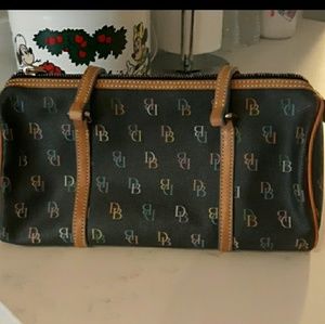 Dooney & Bourke pretty purse🌹